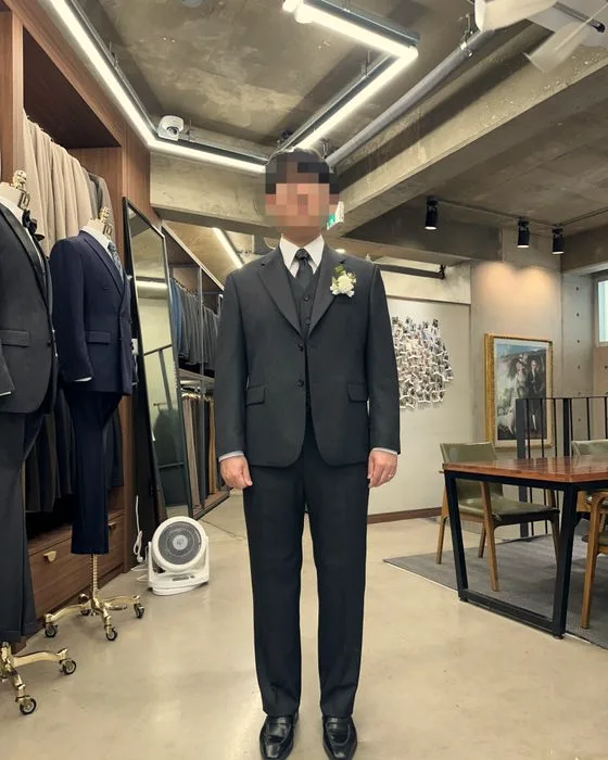영국 요크셔 원단 맞춤정장 후기 - 체형 보완에 집중한 차콜 맞춤예복
